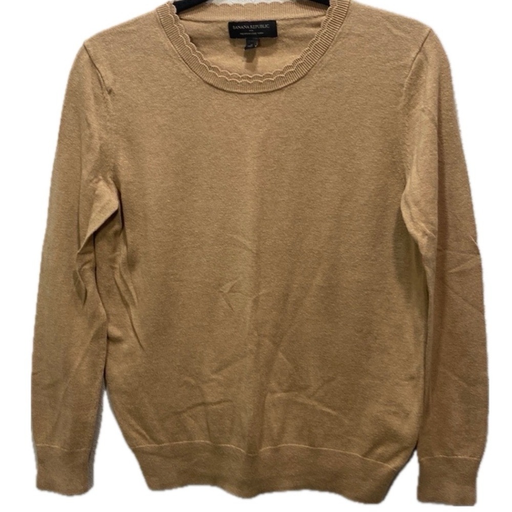 Banana Republic scalloped neck crew sweater